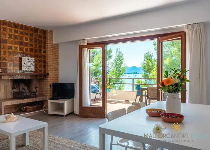 Voramar I First Line Pine Walk Port de Pollenca